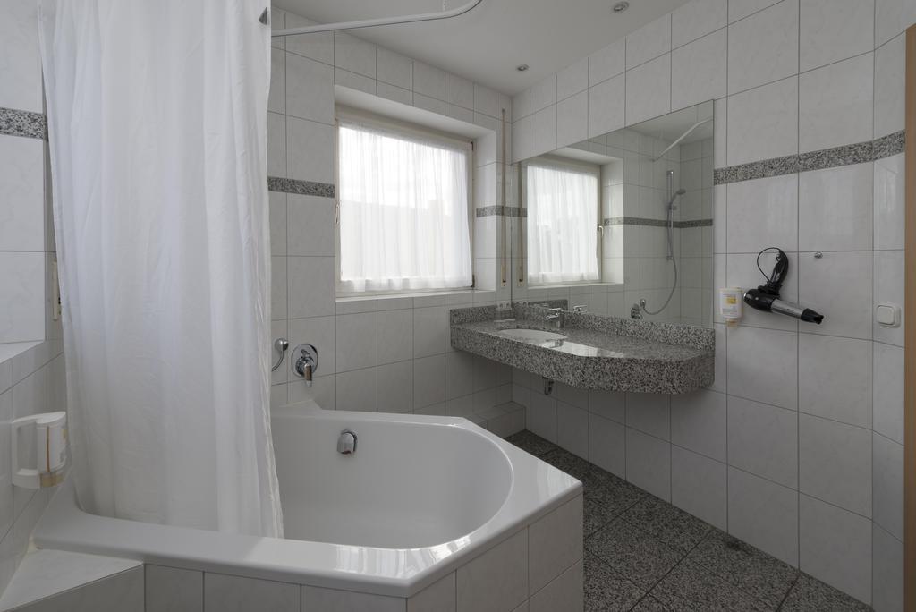 Hotel Gasthof Zum Storch Schlüsselfeld Zewnętrze zdjęcie